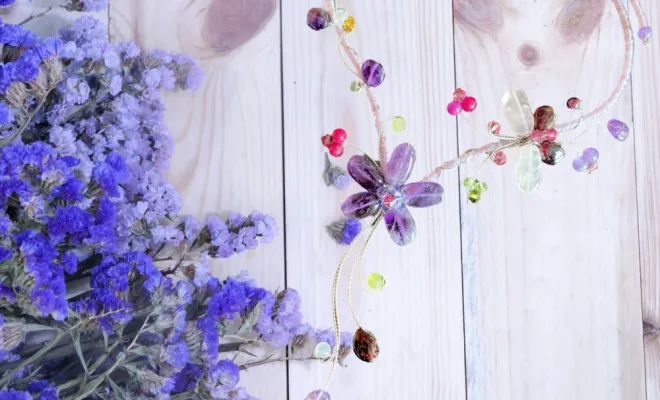 collier fleur améthyste et pendentif ras du cou